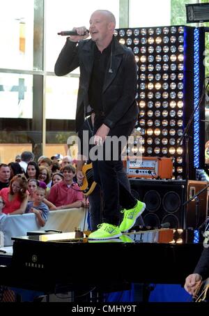 13. August 2012. Isaac Slade für NBC heute Show-Konzert mit The Fray, Rockefeller Plaza, New York, NY 13. August 2012 auf der Bühne. Foto von: Derek Sturm/Everett Collection/Alamy Live-Nachrichten Stockfoto