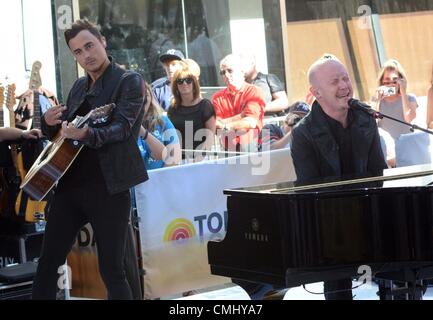 13. August 2012. Joe King, Isaac Slade für NBC heute Show-Konzert mit The Fray, Rockefeller Plaza, New York, NY 13. August 2012 auf der Bühne. Foto von: Derek Sturm/Everett Collection/Alamy Live-Nachrichten Stockfoto