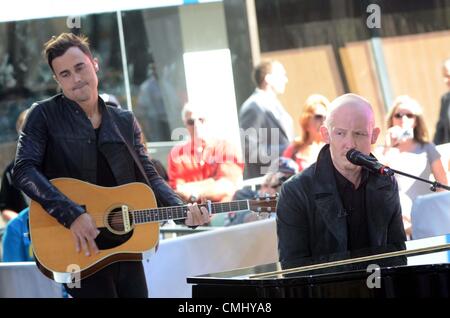 13. August 2012. Joe King, Isaac Slade für NBC heute Show-Konzert mit The Fray, Rockefeller Plaza, New York, NY 13. August 2012 auf der Bühne. Foto von: Derek Sturm/Everett Collection/Alamy Live-Nachrichten Stockfoto