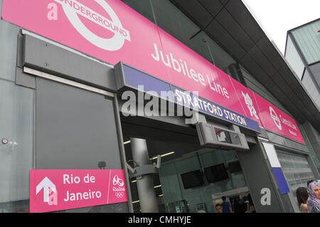 Stratford, London, UK. 13. August 2012. Anzeichen für Rio De Janeiro am Bahnhof Stratford im Osten Londons in der Nähe von Olympiapark. Rio wird im nächsten Sommer Olympischen Spiele im Jahr 2016 veranstalten. Stockfoto