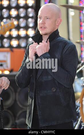 Isaac Slade für NBC heute Show-Konzert mit The Fray, Rockefeller Plaza, New York, NY 13. August 2012 auf der Bühne. Foto von: Kristin Callahan/Everett Collection Stockfoto