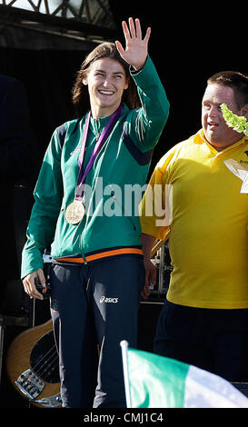 13. August 2012 - Katie Taylor Gold Olympiasieger im Leichtgewicht Boxen Frauen bei ihrer Heimkehr in Bray, Wicklow, Irland Dublin Stockfoto