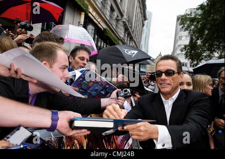 13. August 2012. Jean-Claude Van Damme besucht UK-Premiere von dem Film Expendables 2 auf 13.08.2012 in The Empire Leicester Square, London. Personen im Bild: Jean-Claude Van Damme. Bild von Julie Edward Credit: JEP Promi-Fotos / Alamy Live News Stockfoto