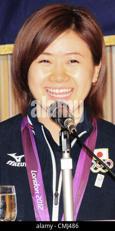 14. August 2012 - Tokyo, Japan - japanischer Tischtennisspieler und Olympia Frauen Tischtennis-Silber-Medaillengewinner, besucht AI FUKUHARA eine Pressekonferenz an der Foreign Correspondents' Club of Japan (FCCJ) am 14. August 2012. (Kredit-Bild: © Hajime Takashi/Jana Press/ZUMAPRESS.com) Stockfoto