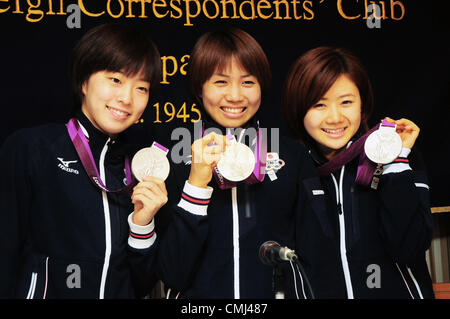 14. August 2012 - Tokyo, Japan - japanischer Tischtennisspieler und Olympia Frauen Tischtennis-Silber-Medaillengewinner, besuchen Sie AI FUKUHARA, SAYAKA HIRANO und KASUMI ISHIKAWA eine Pressekonferenz an der Foreign Correspondents' Club of Japan (FCCJ) am 14. August 2012. (Kredit-Bild: © Hajime Takashi/Jana Press/ZUMAPRESS.com) Stockfoto
