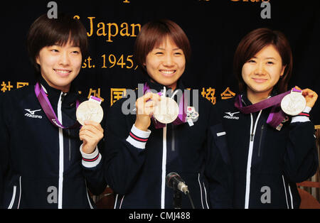 14. August 2012 - Tokyo, Japan - japanischer Tischtennisspieler und Olympia Frauen Tischtennis-Silber-Medaillengewinner, besuchen Sie AI FUKUHARA, SAYAKA HIRANO und KASUMI ISHIKAWA eine Pressekonferenz an der Foreign Correspondents' Club of Japan (FCCJ) am 14. August 2012. (Kredit-Bild: © Hajime Takashi/Jana Press/ZUMAPRESS.com) Stockfoto