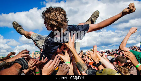 12. August 2012 - Toronto, Ontario, Kanada - begeisterte Fans des schweren T.O. 2012 in Downsview Park in Toronto. (Kredit-Bild: © Igor Vidyashev/ZUMAPRESS.com) Stockfoto