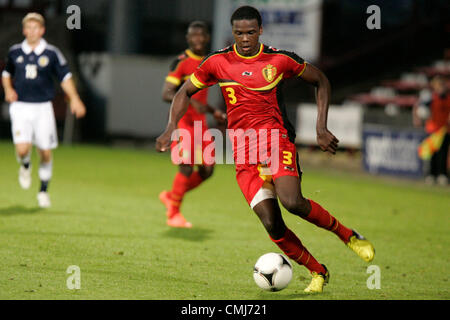 14. August 2012. 14.08.2012 3 Dedryck Kolarov in Aktion während der u-21 internationale Challenge Match zwischen Schottland und Belgien im East End Park. Stockfoto