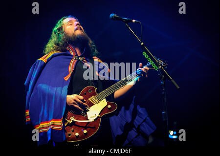 15. August 2012 führt am Echo Beach in Toronto - Toronto, Ontario, Kanada - JIM JAMES der amerikanischen psychedelic-Rock-Band "My Morning Jacket" auf der Bühne. (Kredit-Bild: © Igor Vidyashev/ZUMAPRESS.com). © ZUMA Press, Inc. / Alamy Live News Stockfoto