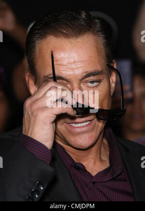 JEAN-CLAUDE VAN DAMME EXPENDABLES 2. Welt PREMIERE HOLLYWOOD LOS ANGELES Kalifornien USA 15. August 2012 Stockfoto