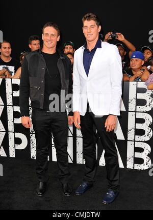 15. August 2012. Ryan Lochte, Conor Dwyer im Ankunftsbereich für THE EXPENDABLES 2 Premiere, Graumans Chinese Theatre, Los Angeles, CA 15. August 2012. Foto von: Dee Cercone/Everett Collection/Alamy Live-Nachrichten Stockfoto