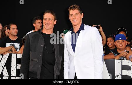 15. August 2012. Ryan Lochte, Conor Dwyer im Ankunftsbereich für THE EXPENDABLES 2 Premiere, Graumans Chinese Theatre, Los Angeles, CA 15. August 2012. Foto von: Dee Cercone/Everett Collection/Alamy Live-Nachrichten Stockfoto