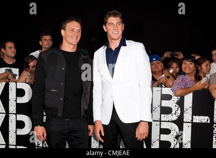 Ryan Lochte, Conor Dwyer im Ankunftsbereich für THE EXPENDABLES 2 Premiere, Graumans Chinese Theatre, Los Angeles, CA 15. August 2012. Foto von: Emiley Schweich/Everett Collection Stockfoto