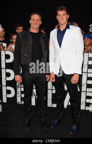 Ryan Lochte, Conor Dwyer im Ankunftsbereich für THE EXPENDABLES 2 Premiere, Graumans Chinese Theatre, Los Angeles, CA 15. August 2012. Foto von: Emiley Schweich/Everett Collection Stockfoto