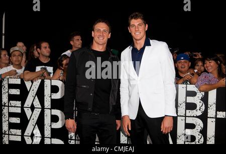 Ryan Lochte, Conor Dwyer im Ankunftsbereich für THE EXPENDABLES 2 Premiere, Graumans Chinese Theatre, Los Angeles, CA 15. August 2012. Foto von: Emiley Schweich/Everett Collection Stockfoto