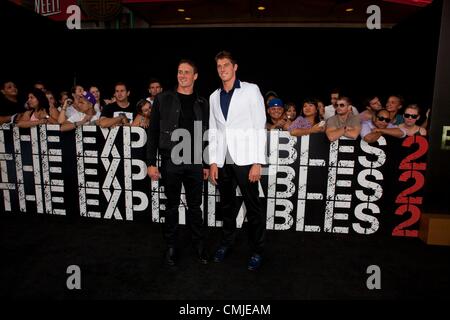 Ryan Lochte, Conor Dwyer im Ankunftsbereich für THE EXPENDABLES 2 Premiere, Graumans Chinese Theatre, Los Angeles, CA 15. August 2012. Foto von: Emiley Schweich/Everett Collection Stockfoto