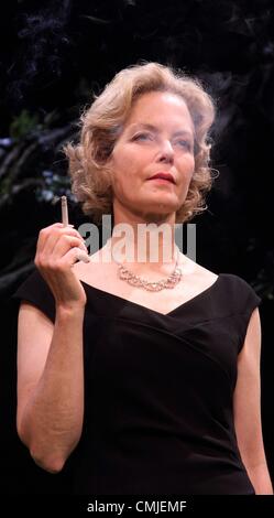 Jenny Seagrove, Dawn Steele, Finty Williams, Jason Durr und Robin Sebastian Stern in Noel Coward "Vulkan", Regie: Roy Marsden im Varieté-Theater, The Strand, London - 15. August 2012 Foto von Keith Mayhew Stockfoto