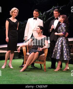 Jenny Seagrove, Dawn Steele, Finty Williams, Jason Durr und Robin Sebastian Stern in Noel Coward "Vulkan", Regie: Roy Marsden im Varieté-Theater, The Strand, London - 15. August 2012 Foto von Keith Mayhew Stockfoto