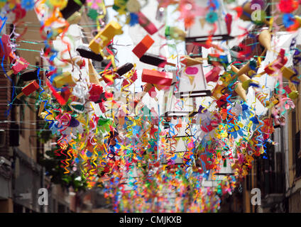 Festa Major de Gracia (Barcelona, Spanien, 16. August 2012) Barcelonas Gracia Viertel feiert Sommer feste schmücken die Straßen mit verschiedenen Themen und meist Recycling Material verwenden. Bildnachweis: Monica Condeminas / Alamy Live News Stockfoto