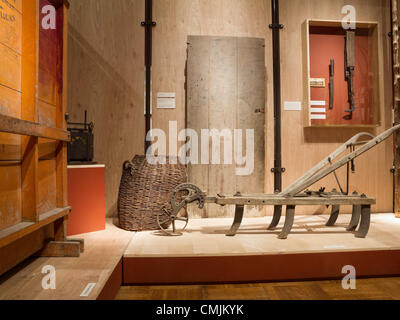 New York City, USA. 16. August 2012.  Die Hop-Presse, Pflug und andere landwirtschaftliche Geräte aus Upstate New York stammen aus dem 18. und frühen 19. Jahrhundert. Stockfoto