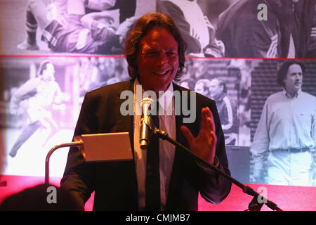 München, Deutschland - AUGUST 16: Hans-Wilhelm Müller Wohlfahrt, Gespräche zu Gast bei seinem 70. Geburtstagsfeier am Seehaus am 16. August 2012 in München. Stockfoto