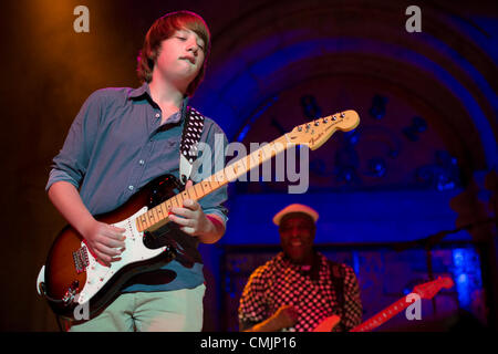 11. August 2012 durchführen - Saratoga, Kalifornien, USA - QUINN SULLIVAN und BUDDY GUY live auf dem Berg-Weingut. (Bild Kredit: ¬ © Jerome Brunet/ZUMA drücken) Stockfoto