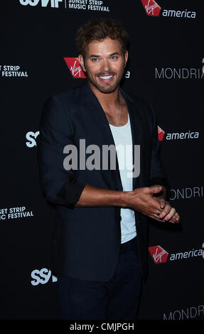 18. August 2012 - Los Angeles, Kalifornien, USA - Kellen Lutz besucht 5. jährlichen Sunset Strip Music Festival am 17. August 2012 in der SkyBar, Los Angeles, Kalifornien. USA. (Kredit-Bild: © TLeopold/Globe Photos/ZUMAPRESS.com) Stockfoto