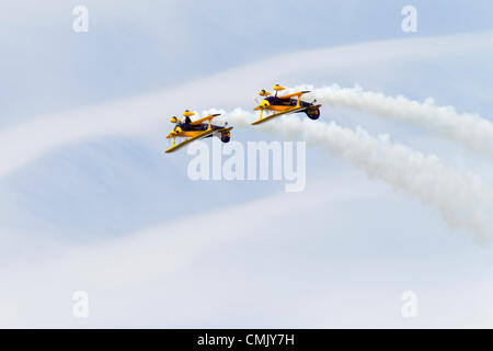 2012-08-19 Unternehmen Flugplatz Northampton UK Airshow, die Königin diamantenes Jubiläum zu feiern. Trig Air Display Team Pitts Special S - 1D Doppeldecker fliegen Stockfoto