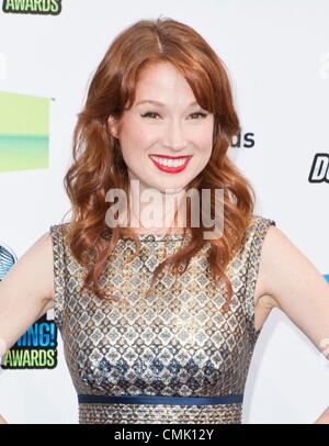 Ellie Kemper im Ankunftsbereich für VH1 tun etwas Awards - Ankünfte, Barker Hangar, Santa Monica, CA 19. August 2012. Foto von: Emiley Schweich/Everett Collection Stockfoto