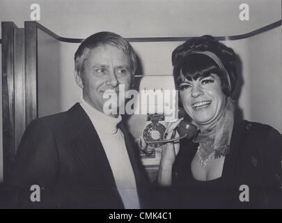 JO ANNE WORLEY mit ihrem Ehemann Roger Perry bei der Eröffnung der Juno und der Pfau auf dem Mark Taper Forum.Supplied von Fotos, inc. (Credit-Bild: © von Globe Fotos, Inc/Globe Photos/ZUMAPRESS.com geliefert) Stockfoto