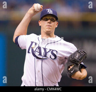 20. August 2012 - St. Petersburg, FL, USA - JAMES BORCHUCK |   Times.SP 357305 BORC rays (20.08.12) (St. Petersburg, FL) Jeremy Hellickson liefert im ersten während der Strahlen-Spiel gegen die Kansas City Royals im Tropicana Field Montag, 20. August 2012. (Kredit-Bild: © Tampa Bay Times/ZUMAPRESS.com) Stockfoto