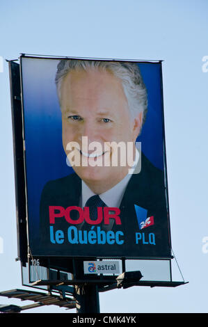 Die Quebec Parlamentswahlen 2012 sollen in der kanadischen Provinz Quebec am 4. September 2012 stattfinden. Große politische Parteien haben die Schlacht begonnen, auf die Straßen mit Werbeplakaten Fotografien rund um die Stadt von Montreal-hier ein Poster von der derzeitige Premierminister Jean Charest, der auch der Führer der Liberalen Partei Stockfoto