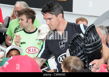 21.08.2012. das Oval, London, England. Kevin Petersen vor der Aktion während der CB40 entsprechen Surrey V walisischen Drachen an die Kia Kennington Oval London England. Stockfoto