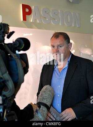 Twickenham, London, UK. 22.08.2012. Dean Richards spricht der Direktor des Rugby in Newcastle Falcons mit den Medien während RFU Championship Saison Start 2012-2013 im Twickenham Stadium. Stockfoto