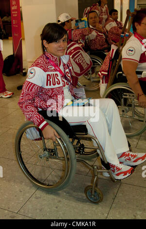 22. August 2012. London UK. Athleten aus dem russischen Paralympic Team starten am Flughafen Heathrow vor den Paralympics in London 2012 zu erreichen. Bildnachweis: Amer Ghazzal / Alamy Live News Stockfoto