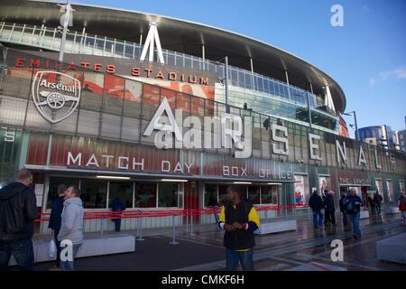 London, UK. 2. November 2013. Gesamtansicht vor dem Boden vor dem Premier League-Spiel zwischen Arsenal und Liverpool von Emirates Stadium. Bildnachweis: Aktion Plus Sport/Alamy Live-Nachrichten Stockfoto