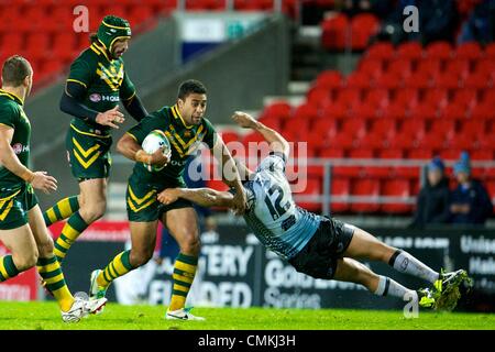 St Helens, Großbritannien. 2. November 2013. Jayson Bukuya (Fidschi &amp; Cronulla Sharks) während der Rugby League World Cup-Gruppe ein Spiel zwischen Australien und Fidschi vom Langtree Park Stadion entfernt. Bildnachweis: Aktion Plus Sport/Alamy Live-Nachrichten Stockfoto