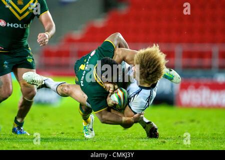 St Helens, Großbritannien. 2. November 2013. Eloni Vunakece (Fidschi &amp; Toulouse Olympique) während der Rugby League World Cup-Gruppe ein Spiel zwischen Australien und Fidschi vom Langtree Park Stadion entfernt. Bildnachweis: Aktion Plus Sport/Alamy Live-Nachrichten Stockfoto