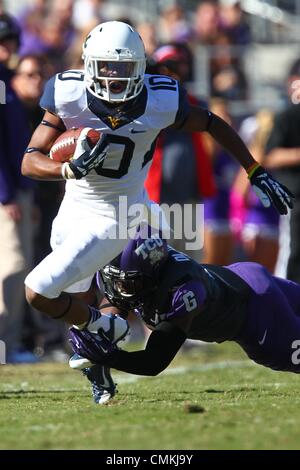 Fort Worth, TX, USA. 2. November 2013. 2. November 2013: West Virginia Mountaineers Wide Receiver Jordan Thompson (10) in Aktion während der NCAA College Football-Spiel, wenn TCU West Virginia im Amon G. Carter Stadium in Fort Worth, TX gehostet. Neil Fonville/CSM/Alamy Live-Nachrichten Stockfoto