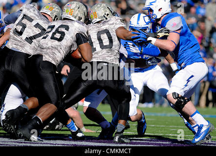 Colorado Springs, Colorado, USA. 2. November 2013. Militärakademie Match-Up zwischen der Army Black Knights und die Air Force Academy Falcons an Falcon Stadium, US Air Force Academy, Colorado Springs, Colorado. Air Force Armee besiegt 42-28 Credit: Csm/Alamy Live-Nachrichten Stockfoto