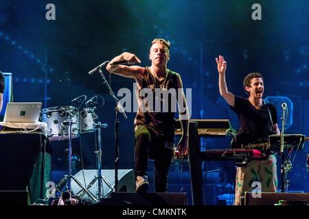 New Orleans, USA. 1. November 2013. Macklemore & Ryan Lewis erklingt in Voodoo-Musik-Kunst-Erlebnis in New Orleans am 1. November 2013 © ZUMA Press, Inc./Alamy Live News Stockfoto