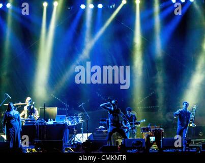 New Orleans, USA. 1. November 2013. Macklemore & Ryan Lewis erklingt in Voodoo-Musik-Kunst-Erlebnis in New Orleans am 1. November 2013 © ZUMA Press, Inc./Alamy Live News Stockfoto