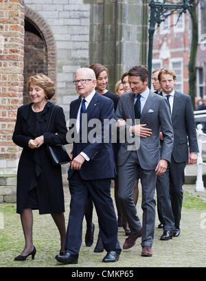 Delft, Niederlande, für das Denkmal des Prinzen Friso. 2. November 2013. Prinzessin Margriet der Niederlande (L-R), Pieter van Vollenhoven, Prinzessin Marilene, Prinz Maurits und Prinz Floris kommen an der alten Kirche in Delft, Niederlande, für das Denkmal des Prinzen Friso, 2. November 2013. Prinz Friso erlitt schwere Hirnschäden im Februar 2012 nach Skiunfall im österreichischen Skigebiet von Lech. Er starb im Alter von 44 am 12. August 2013. Foto: Albert Nieboer //dpa/Alamy Live-Nachrichten Stockfoto