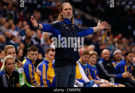 Hamburg, Deutschland. 2. November 2013. Schwedens Trainer Staffan Olsson während der Handball-Super Cup-Spiel zwischen Polen und Schweden in der O2 World in Hamburg, Deutschland, 02 November 2013.Photo reagiert: Axel Heimken/Dpa/Alamy Live News Stockfoto