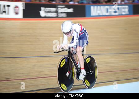 Verfolgen Sie Radsport WM, nationalen Cycling Centre, Manchester, UK. 3. November 2013. Laura Trott gewinnt die letzte Omnium Veranstaltung, die 500m-Zeitfahren, Gold Credit: Neville Stile/Alamy Live News Stockfoto