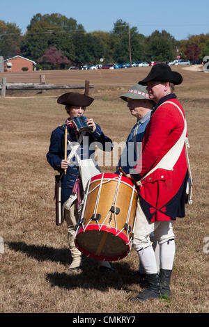 Camden, SC, USA. 2. November 2013. Historischen Camden hält seine 43. Reolutionary Krieg Field Days. Der Unabhängigkeitskrieg-Re-enactment feierte die 225. Jahrestag der Revolution mit Demonstrationen in den Park und ein Kampf auf dem Feld mit der Rotröcke und die Patrioten Stockfoto