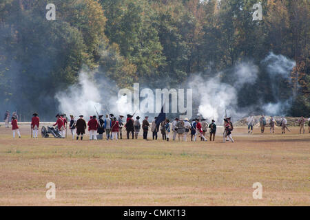 Camden, SC, USA. 2. November 2013. Historischen Camden hält seine 43. Reolutionary Krieg Field Days. Der Unabhängigkeitskrieg-Re-enactment feierte die 225. Jahrestag der Revolution mit Demonstrationen in den Park und ein Kampf auf dem Feld mit der Rotröcke und die Patrioten Stockfoto