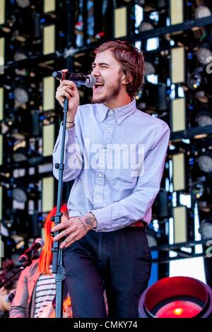 New Orleans, Louisiana, USA. 2. November 2013. Snowboard Pro Shaun White mit seiner Band schlechte Dinge erklingt in Voodoo-Musik-Kunst-Erlebnis in New Orleans auf 2. November 2013 Stockfoto