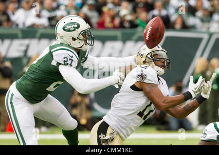 East Rutherford, New Jersey, USA. 3. November 2013. 3. November 2013: New Orleans Saints Wide Receiver Robert Meachem (17) versucht, den Ball mit New York Jets Cornerback Dee Milliner (27) ihn zu verteidigen, während die NFL-Spiel zwischen den New Orleans Saints und die New York Jets MetLife Stadium in East Rutherford, New Jersey zu fangen. (Christopher Szagola/Cal Sport Media) © Csm/Alamy Live-Nachrichten Stockfoto