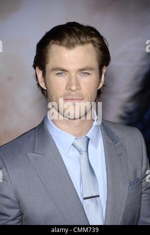 Los Angeles, CA, USA. 4. November 2013. Chris Hemsworth im Ankunftsbereich für THOR: The Dark World Premiere, El Capitan Theatre, Los Angeles, CA 4. November 2013. Bildnachweis: Michael Germana/Everett Collection/Alamy Live-Nachrichten Stockfoto